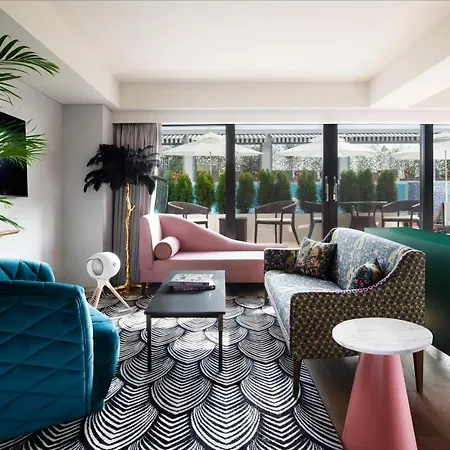 蒙德里安首爾梨泰院飯店 首尔 Exterior photo The living room of a three-bedroom apartment at The Standard London